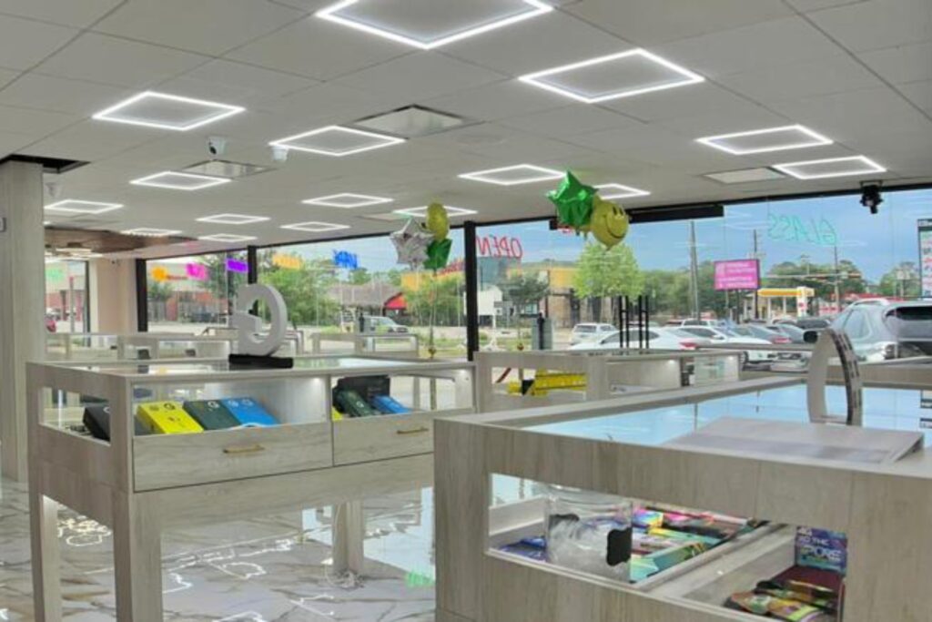 Encino Boreal Commercial Space